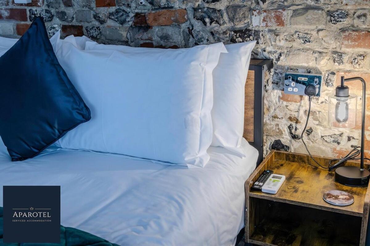 Aparotel Serviced Apartments - Stonehenge, Amesbury Town Centre エクステリア 写真