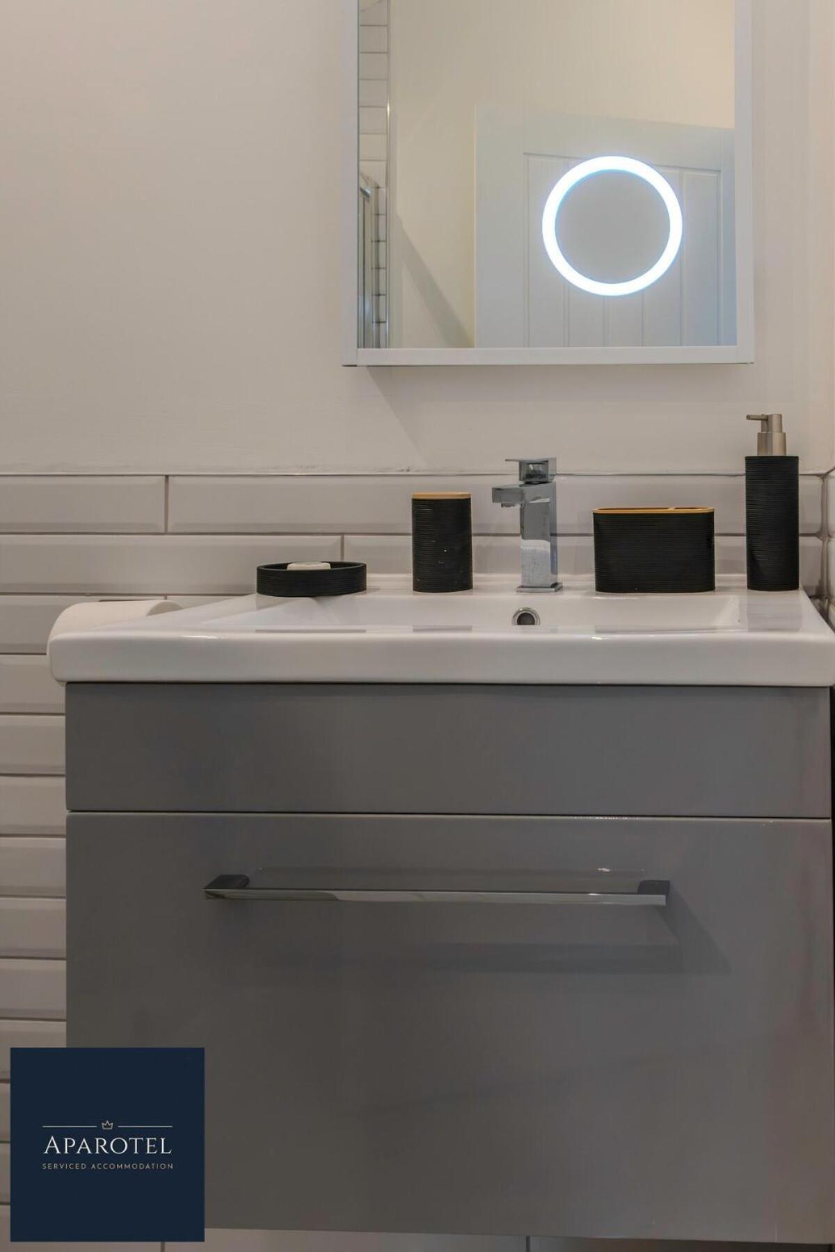 Aparotel Serviced Apartments - Stonehenge, Amesbury Town Centre 部屋 写真